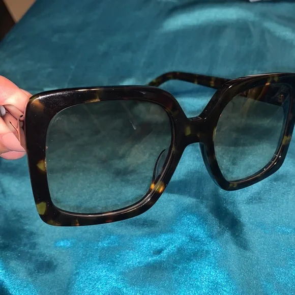 Dezi Harper Sunglasses - Picture 2 of 3